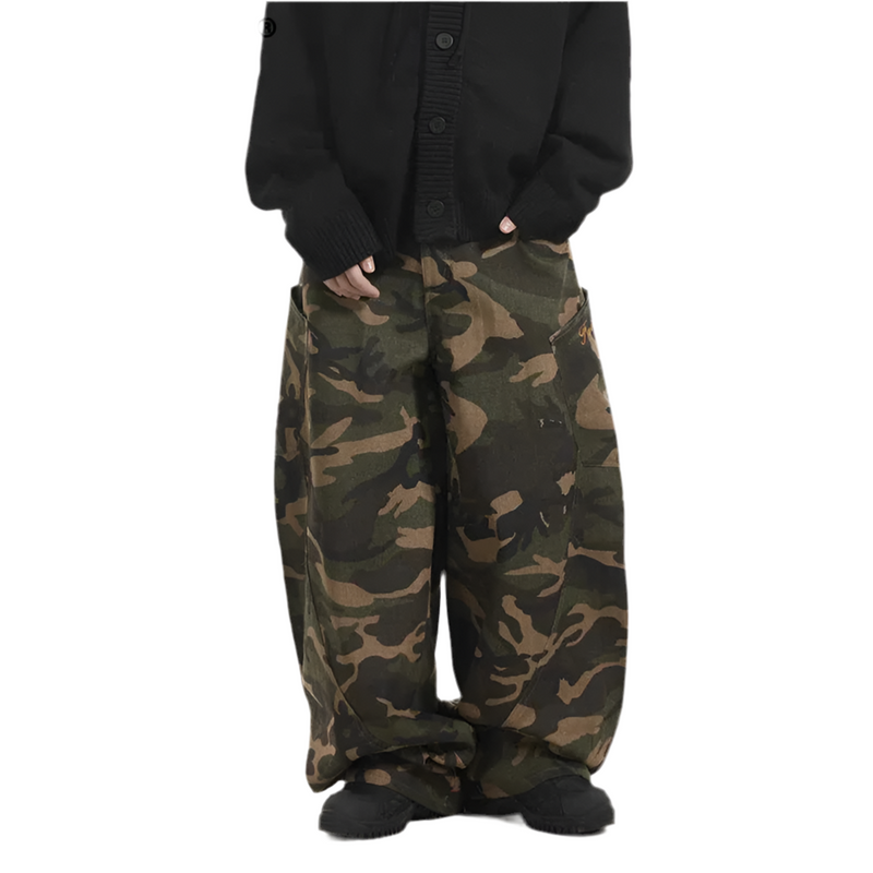 Calça Baggy Camuflada com Bordado