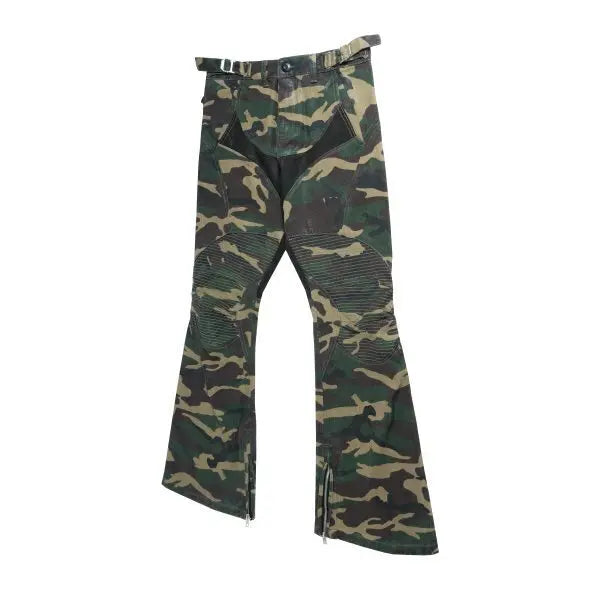 Calça Flare Camuflada com Patchwork e Zíper