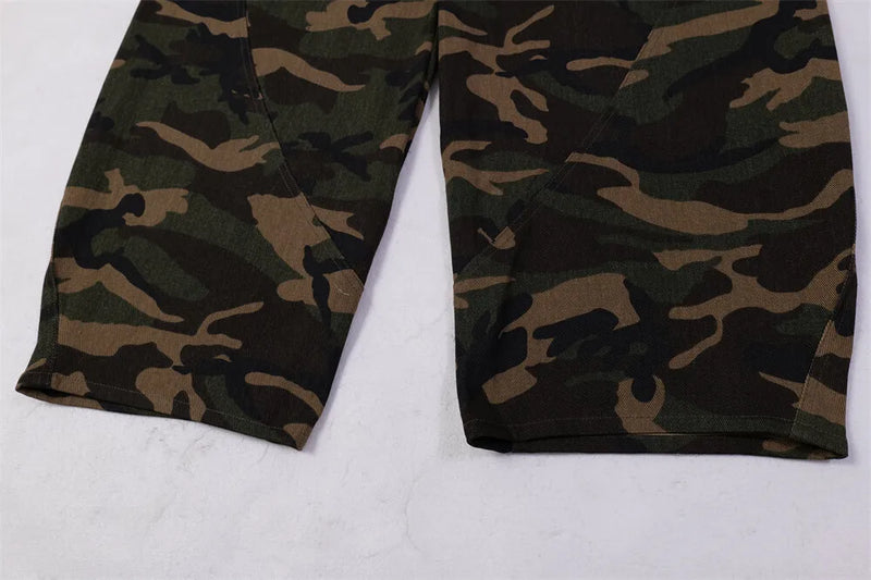 Calça Baggy Camuflada com Bordado