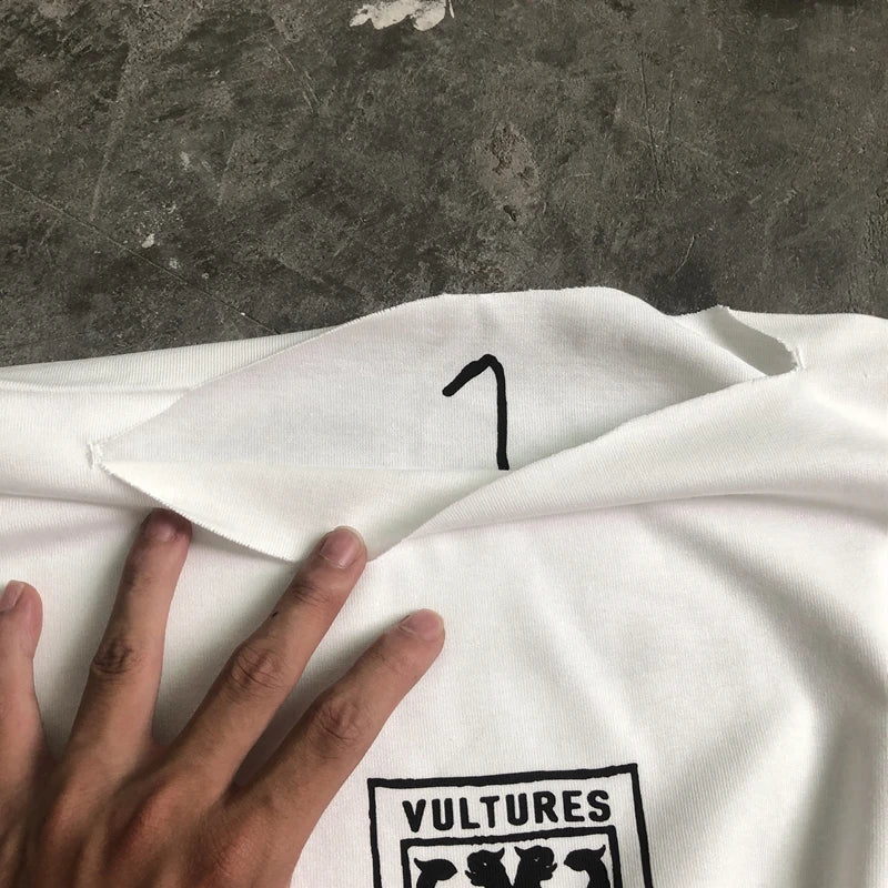 Camisa Kanye West Vultures Merch