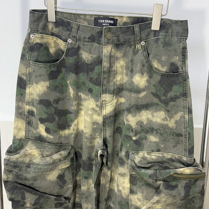 Calça Cargo Camuflada de Corte Amplo