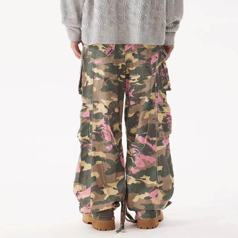 Calça Cargo Camuflada Wide-Leg com Bolsos Funcionais