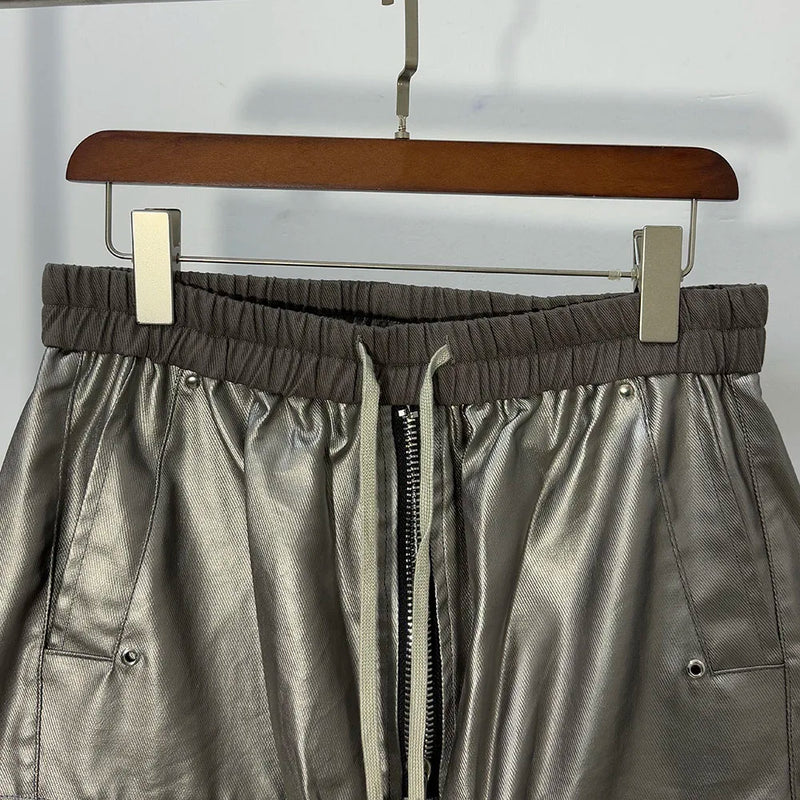 Calça Cargo Prateada Flare com Bolsos e Cordão Ajustável