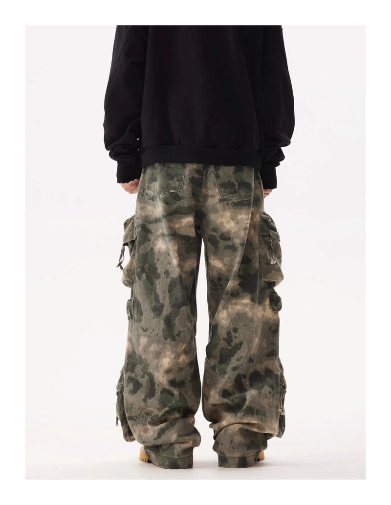 Calça Cargo Camuflada de Corte Amplo