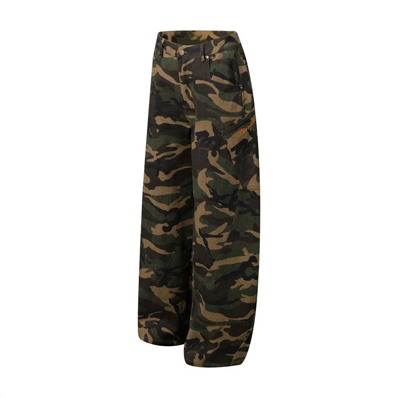 Calça Baggy Camuflada com Bordado