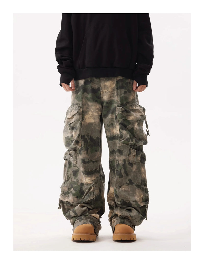 Calça Cargo Camuflada de Corte Amplo