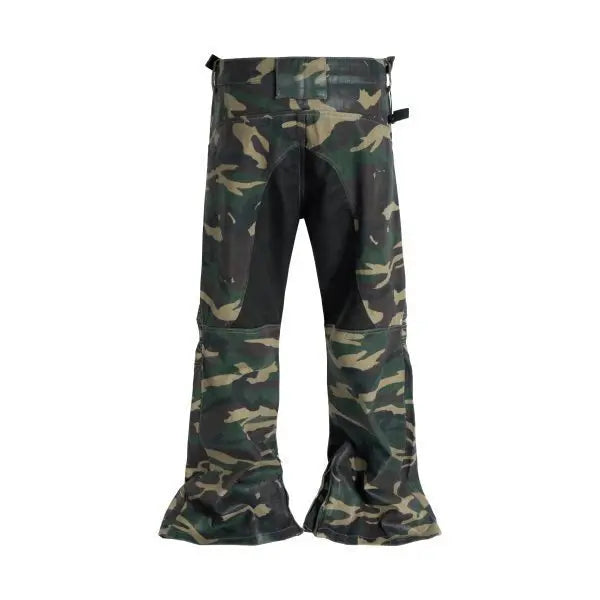 Calça Flare Camuflada com Patchwork e Zíper