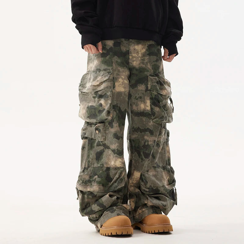 Calça Cargo Camuflada de Corte Amplo