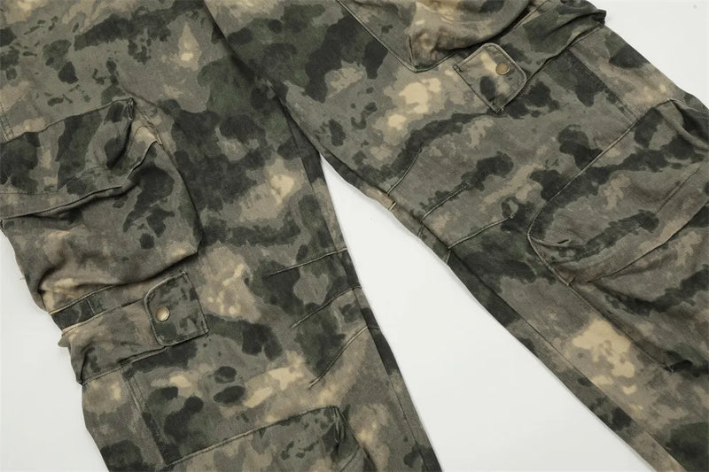 Calça Cargo Camuflada de Corte Amplo