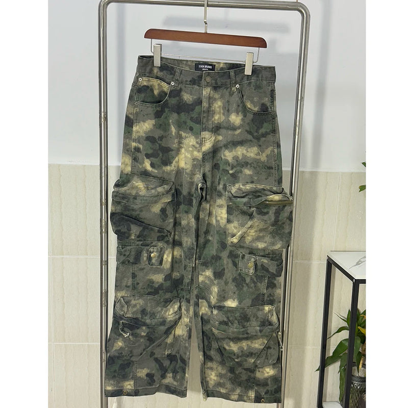 Calça Cargo Camuflada de Corte Amplo